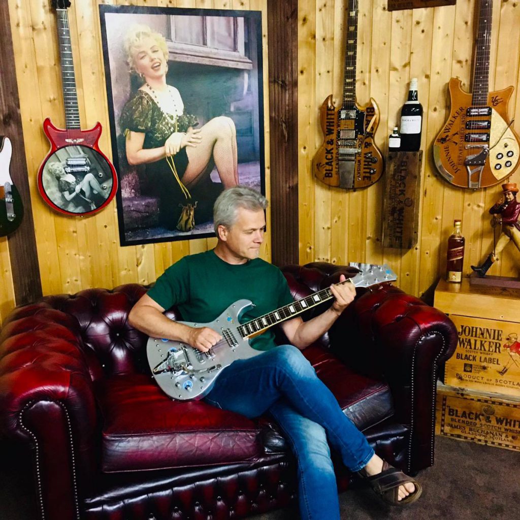 Veranda Guitars - Robert Walch